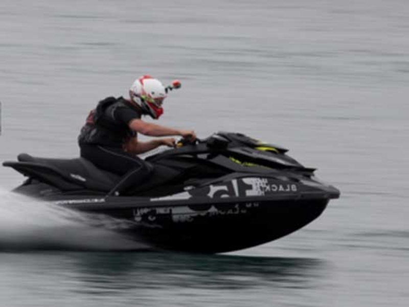 ما هي أسرع دراجة مائية في العالم؟